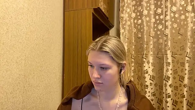 Snapshot of SkyeDavis chatting on 18, 12, 2025 SkyeDavis online show from 18, 12, 2025