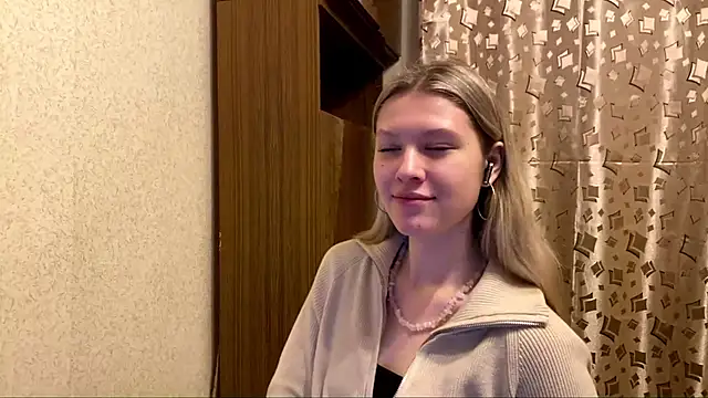 Snapshot of SkyeDavis chatting on 21, 12, 2025 SkyeDavis online show from 21, 12, 2025