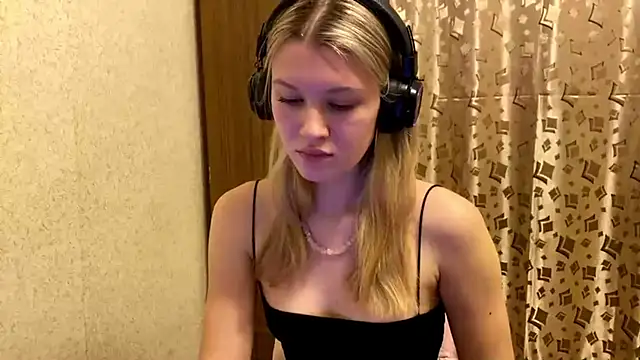 Snapshot of SkyeDavis chatting on 10, 1, 2026 SkyeDavis online show from 10, 1, 2026