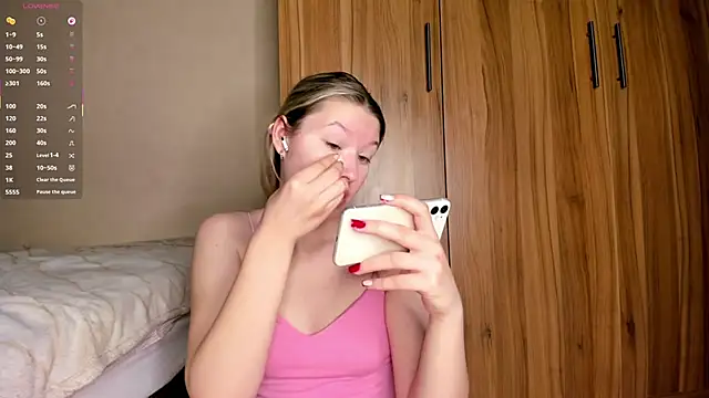 Snapshot of SkyeDavis chatting on 12, 3, 2026 SkyeDavis online show from 12, 3, 2026