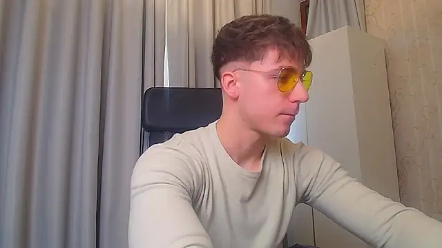 Snapshot of KellenWest chatting on 6, 3, 2026 KellenWest online show from 6, 3, 2026