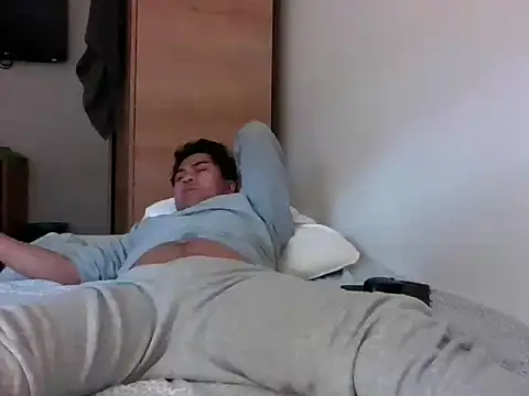 Snapshot of sweetpinoy2027 chatting on 13, 1, 2026 sweetpinoy2027 online show from 13, 1, 2026