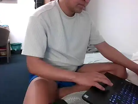 Snapshot of sweetpinoy2027 chatting on 1, 2, 2026 sweetpinoy2027 online show from 1, 2, 2026