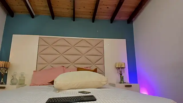 JuliMonroe19 online show from 9, 5, 2026