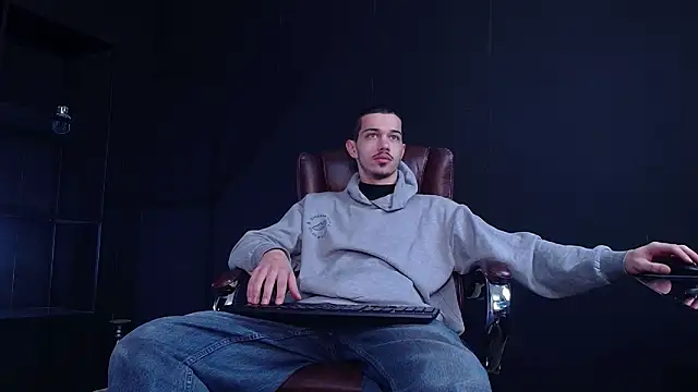 Snapshot of KaydenDrew chatting on 18, 12, 2025 KaydenDrew online show from 18, 12, 2025