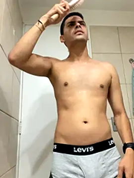 Snapshot of HotWhisper22 chatting on 17, 12, 2025 HotWhisper22 online show from 17, 12, 2025