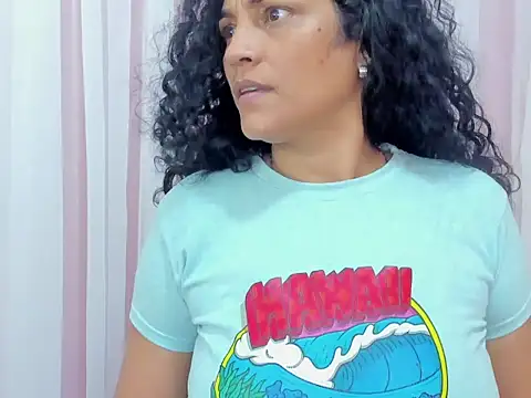 Snapshot of Bianca_slut1 chatting on 21, 12, 2025 Bianca slut1 online show from 21, 12, 2025