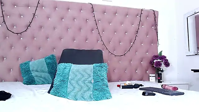 ShantallFoxxie online show from 21, 3, 2026