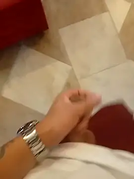 Snapshot of Gloryholeroom chatting on 4, 4, 2026 Gloryholeroom online show from 4, 4, 2026