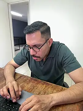 AdrianGarcia89 online show from 17, 4, 2026