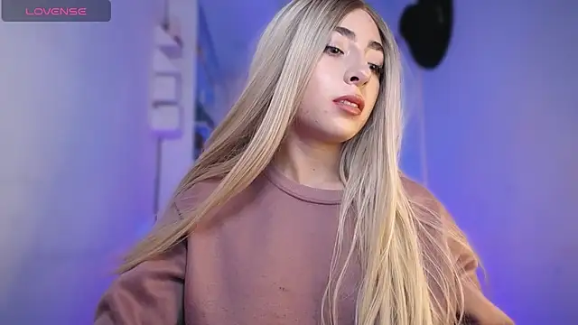 Snapshot of channel_blondee chatting on 6, 2, 2026 channel blondee online show from 6, 2, 2026