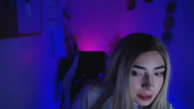 Snapshot of channel_blondee chatting on 17, 2, 2026 channel blondee online show from 17, 2, 2026