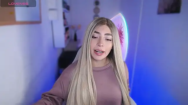 Snapshot of channel_blondee chatting on 20, 3, 2026 channel blondee online show from 20, 3, 2026