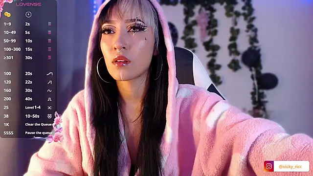 Snapshot of viicky_r chatting on 13, 3, 2026 viicky r online show from 13, 3, 2026