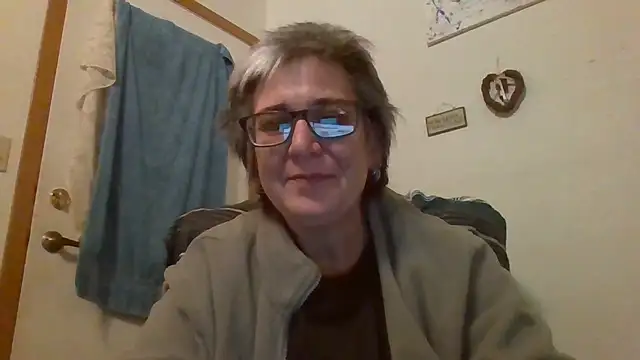Snapshot of becky1111 chatting on 4, 5, 2026 becky1111 online show from 4, 5, 2026