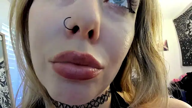 Snapshot of luna_lovelyyy chatting on 28, 7, 2026 luna lovelyyy online show from 28, 7, 2026