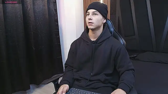 Snapshot of Noah_Clarkk chatting on 8, 3, 2026 Noah Clarkk online show from 8, 3, 2026