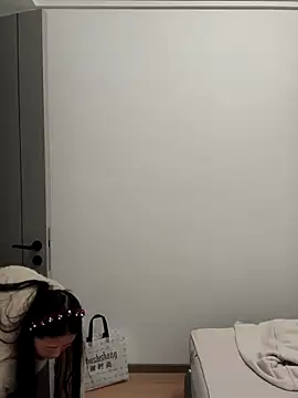 Snapshot of zzdd999 chatting on 8, 3, 2026 zzdd999 online show from 8, 3, 2026