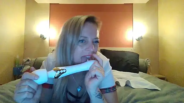 Snapshot of Miss-Chupagirly chatting on 13, 1, 2026 Miss-Chupagirly online show from 13, 1, 2026