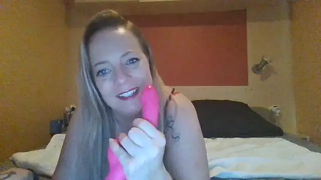 Snapshot of Miss-Chupagirly chatting on 15, 1, 2026 Miss-Chupagirly online show from 15, 1, 2026