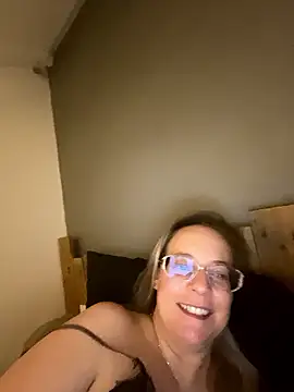 Snapshot of Miss-Chupagirly chatting on 7, 3, 2026 Miss-Chupagirly online show from 7, 3, 2026