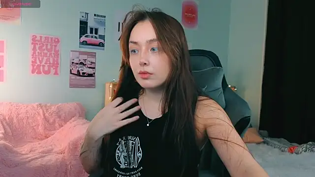 Snapshot of fallin_lovee chatting on 7, 1, 2026 fallin lovee online show from 7, 1, 2026