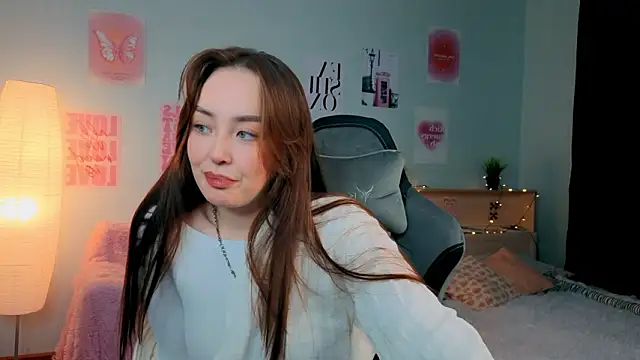 Snapshot of fallin_lovee chatting on 3, 2, 2026 fallin lovee online show from 3, 2, 2026