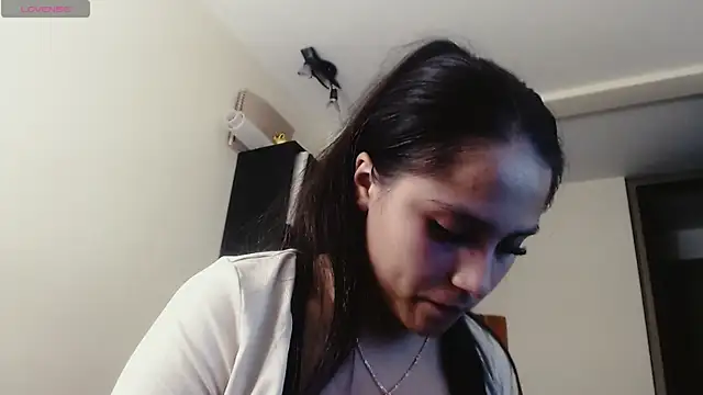 Agatha Dubois4  online show from 21, 4, 2026