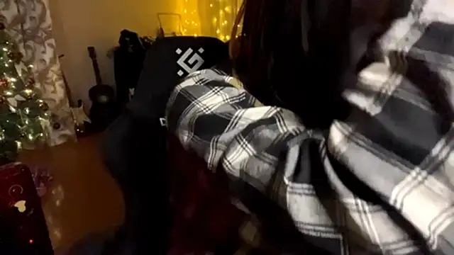 Snapshot of emo_sweet chatting on 19, 12, 2025 emo sweet online show from 19, 12, 2025