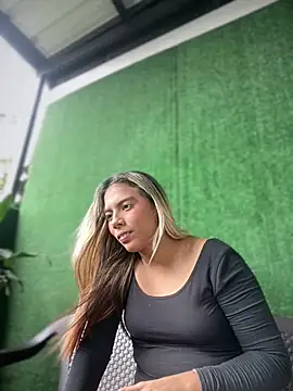 MiaSizzle online show from 5, 3, 2026