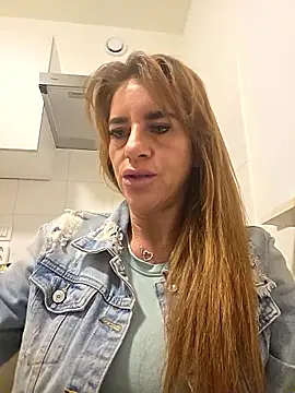 Snapshot of LaLynn chatting on 5, 3, 2026 LaLynn online show from 5, 3, 2026