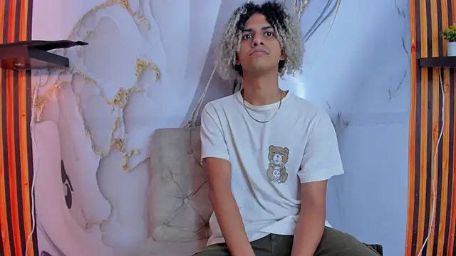 Snapshot of Victor_LatinBoy chatting on 20, 12, 2025 Victor LatinBoy online show from 20, 12, 2025