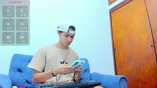 Snapshot of Victor_LatinBoy chatting on 9, 3, 2026 Victor LatinBoy online show from 9, 3, 2026