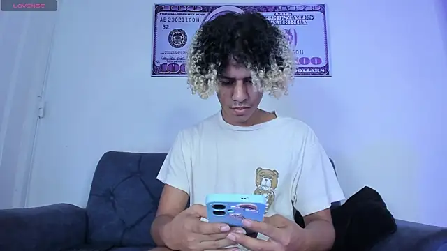 Victor LatinBoy online show from 4, 5, 2026