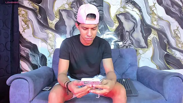 Victor LatinBoy online show from 7, 5, 2026