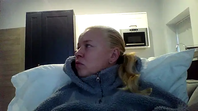 jennyblondeuk online show from 2, 4, 2026