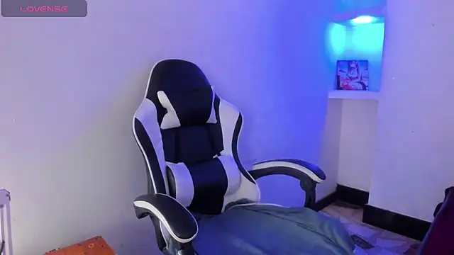 ashley-17 online show from 6, 3, 2026