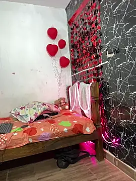 Snapshot of TheSexyLaura chatting on 12, 2, 2026 TheSexyLaura online show from 12, 2, 2026