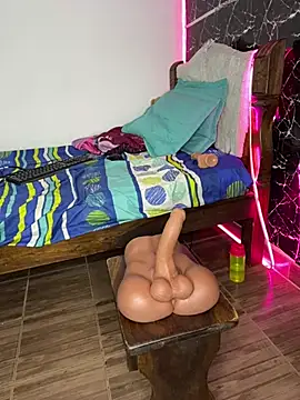 Snapshot of TheSexyLaura chatting on 9, 3, 2026 TheSexyLaura online show from 9, 3, 2026