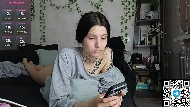 LeonaHinnes online show from 23, 4, 2026