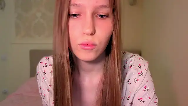 Snapshot of Alllura chatting on 6, 3, 2026 Alllura online show from 6, 3, 2026