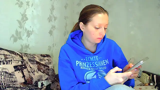 Snapshot of CrystallAngel chatting on 8, 2, 2026 CrystallAngel online show from 8, 2, 2026