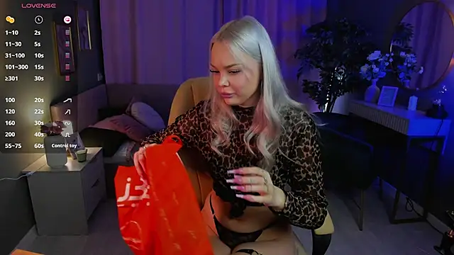 Snapshot of Leslie_Caronn chatting on 5, 3, 2026 Leslie Caronn online show from 5, 3, 2026