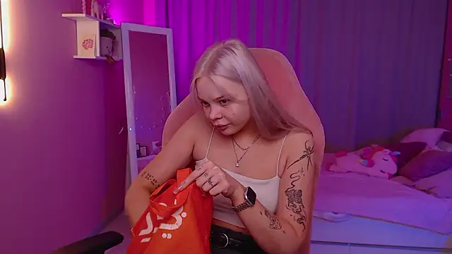 Snapshot of Leslie_Caronn chatting on 19, 3, 2026 Leslie Caronn online show from 19, 3, 2026