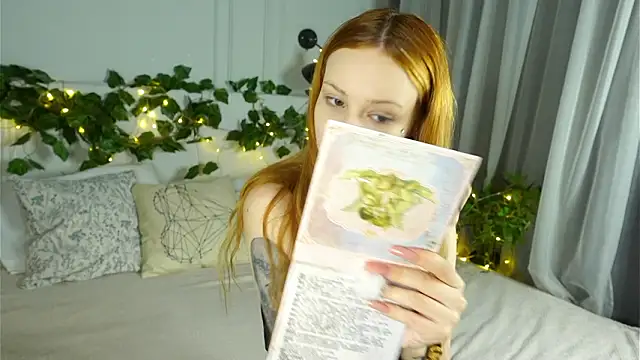 Snapshot of Zoe__Page chatting on 14, 3, 2026 Zoe Page online show from 14, 3, 2026