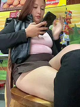 Scarlet auraa online show from 4, 5, 2026