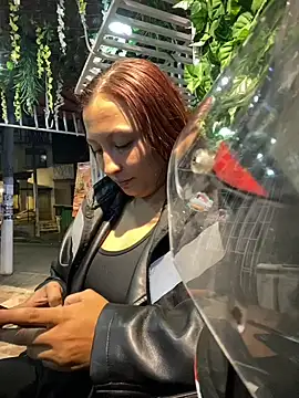 Scarlet auraa online show from 7, 8, 2026