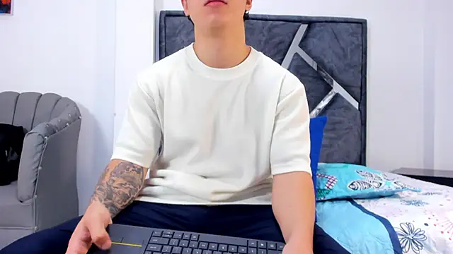 Snapshot of Liam_saint chatting on 4, 2, 2026 Liam saint online show from 4, 2, 2026