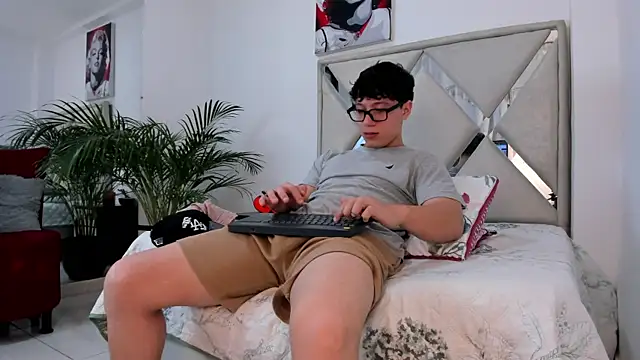 Snapshot of Liam_saint chatting on 24, 2, 2026 Liam saint online show from 24, 2, 2026