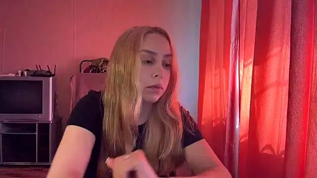 Snapshot of ZoraDearmon chatting on 6, 8, 2026 ZoraDearmon online show from 6, 8, 2026
